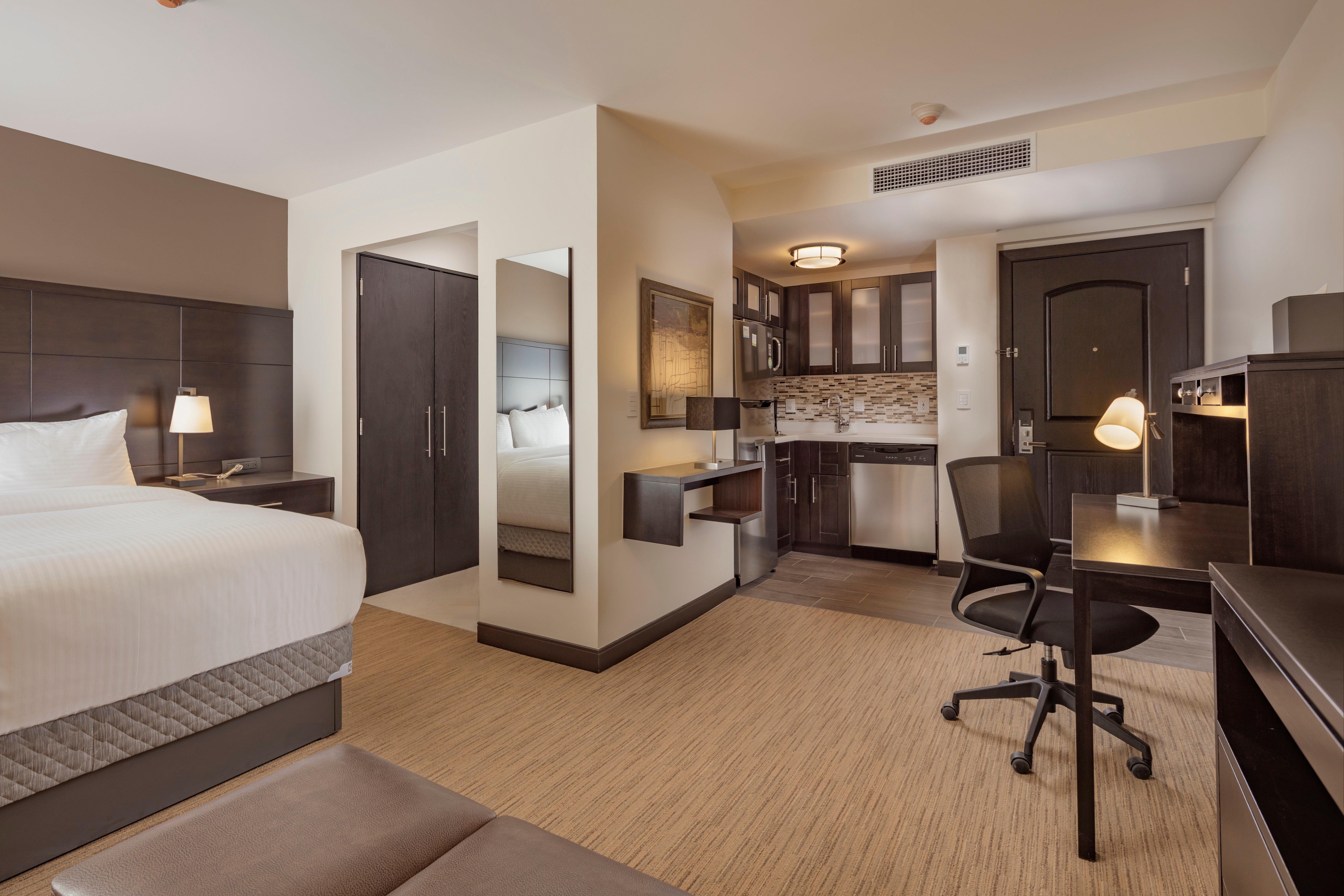 Staybridge Suites - Irapuato By Ihg מראה חיצוני תמונה