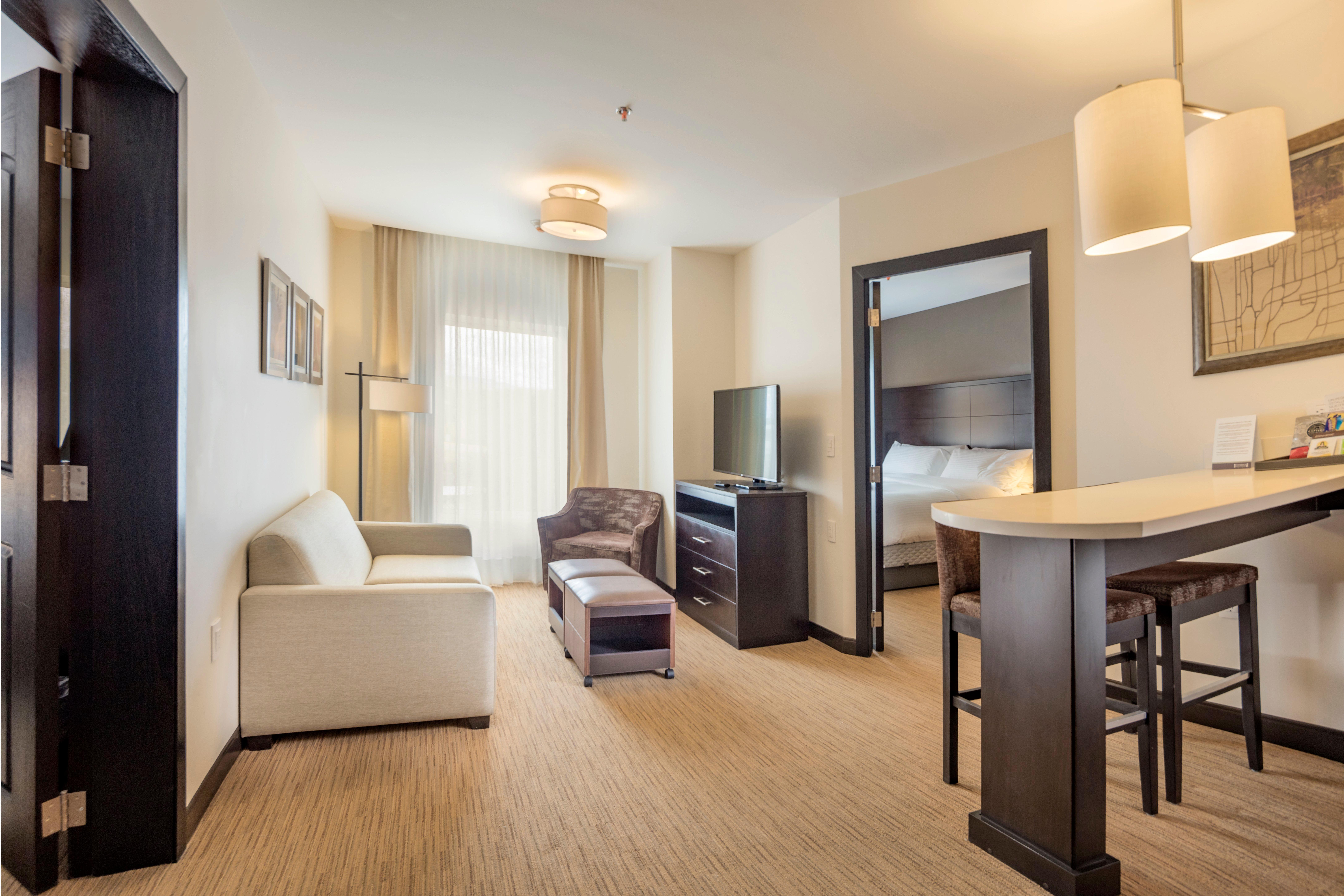 Staybridge Suites - Irapuato By Ihg מראה חיצוני תמונה