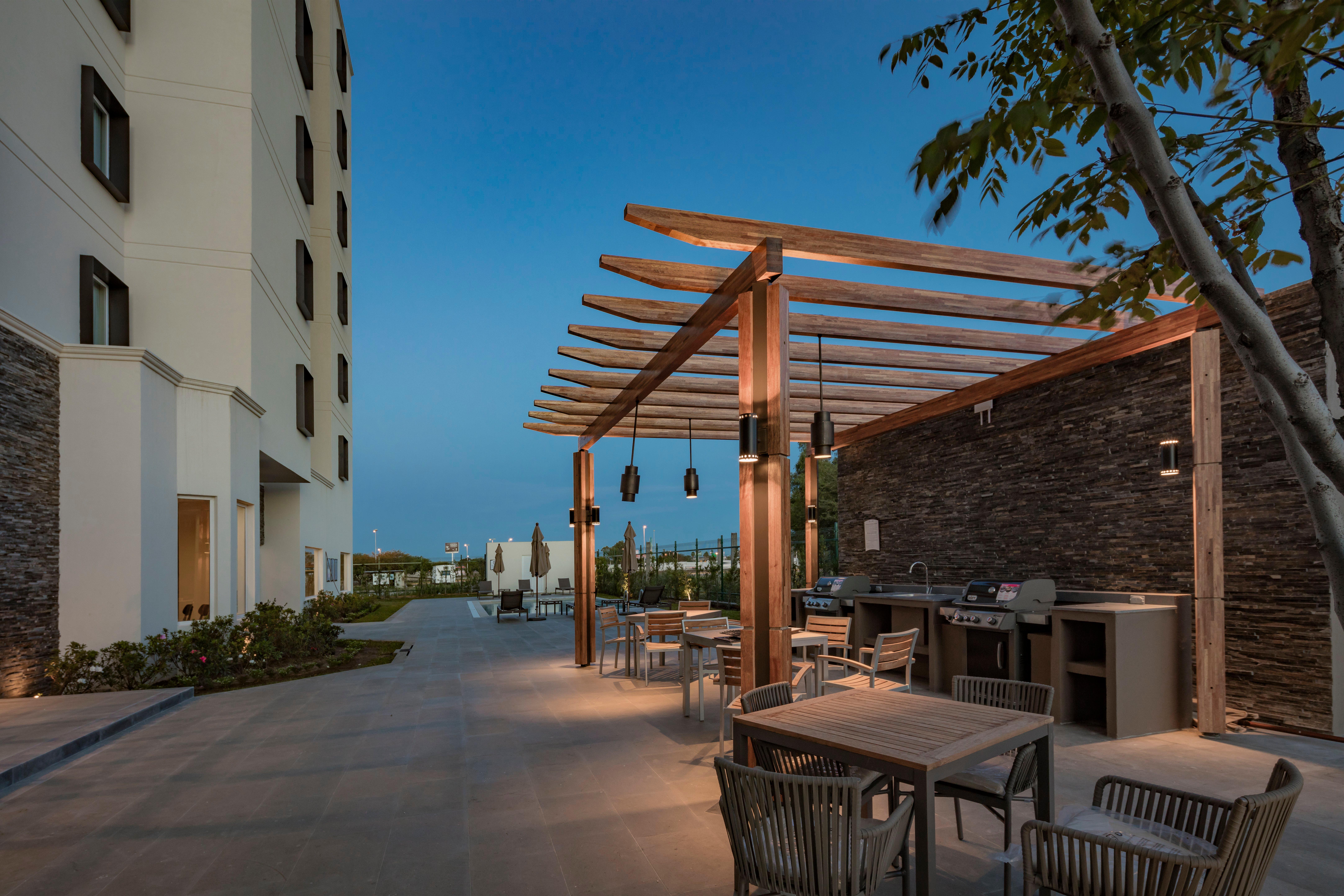Staybridge Suites - Irapuato By Ihg מראה חיצוני תמונה