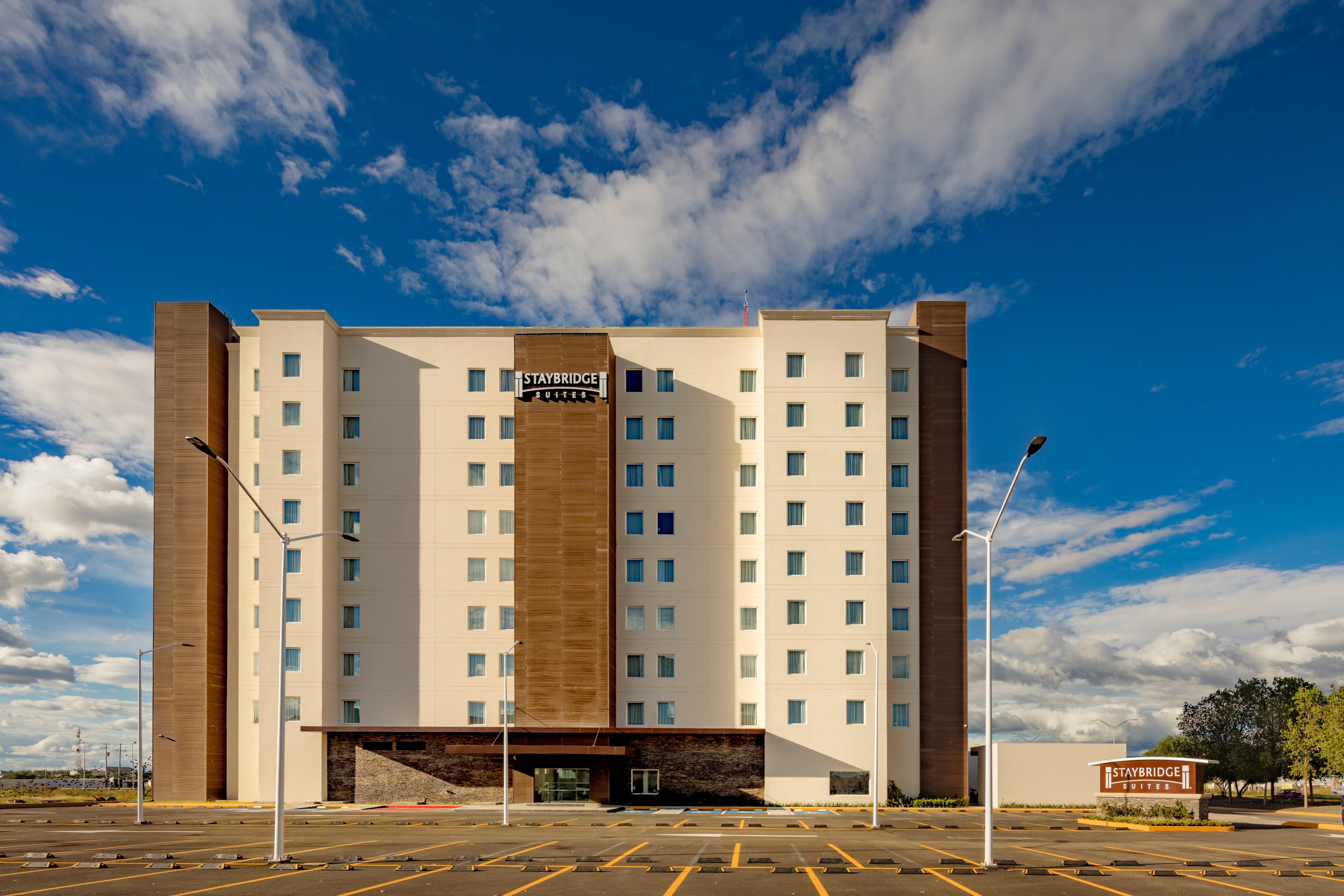 Staybridge Suites - Irapuato By Ihg מראה חיצוני תמונה