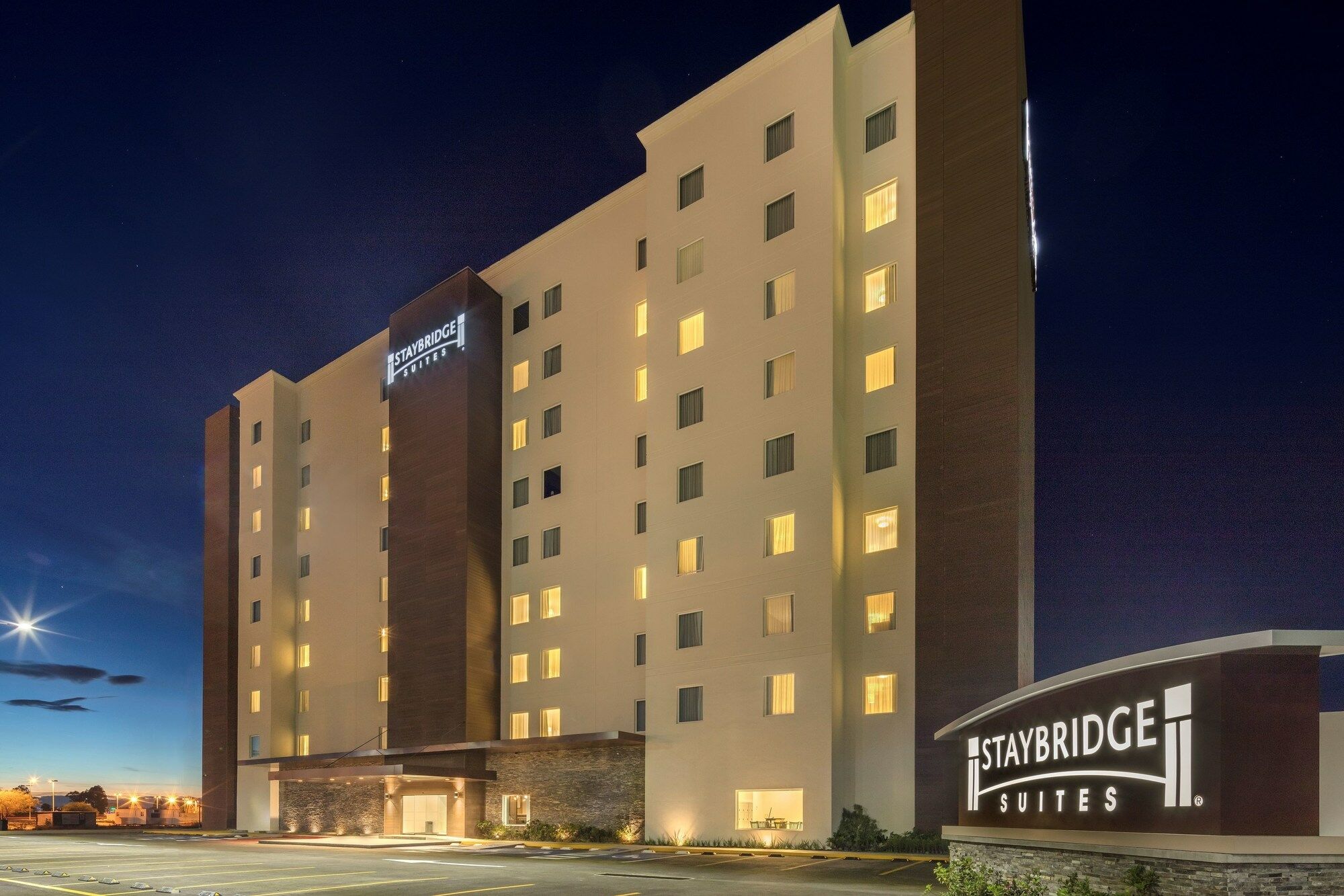 Staybridge Suites - Irapuato By Ihg מראה חיצוני תמונה